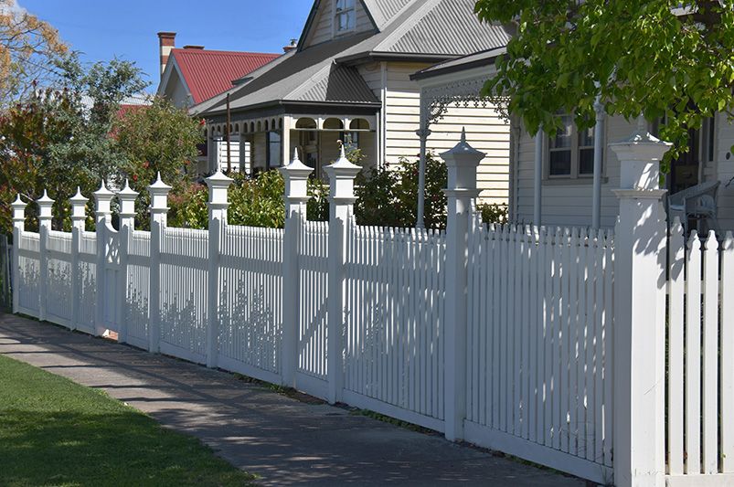 10 Stylish Front Yard Fence Ideas for Your Home - Shrubhub