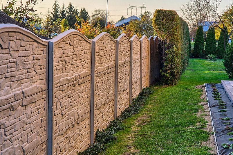 10 Stylish Front Yard Fence Ideas for Your Home - Shrubhub