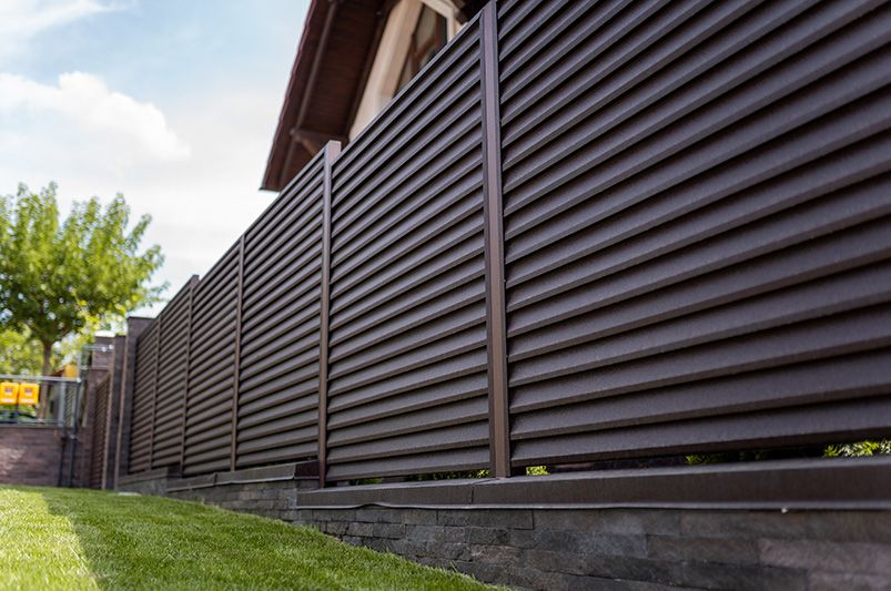 Stylish Front Yard Privacy Fences for Every Home Design - Shrubhub